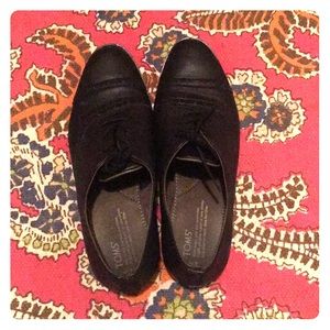 Tom’s Vegan Oxfords